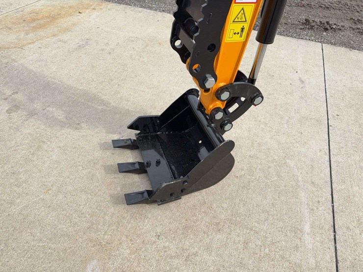 2025-miva-va15j-mini-excavator-image-8