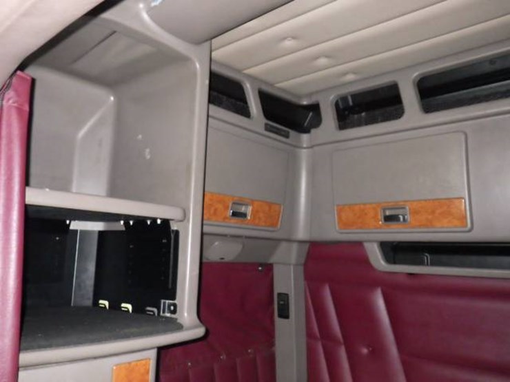 peterbilt-389-image-21