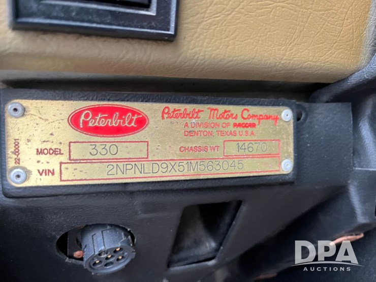 2001-peterbilt-330-image-71