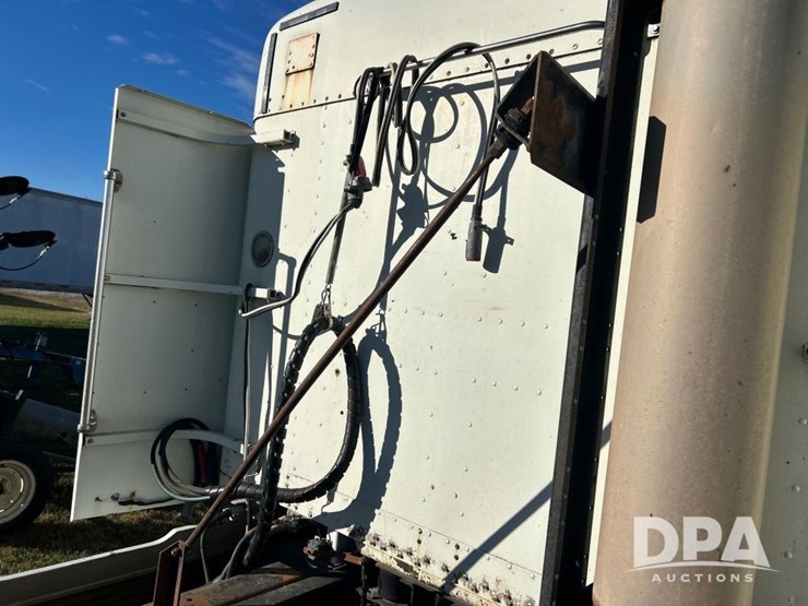 1996-freightliner-fld120-image-18