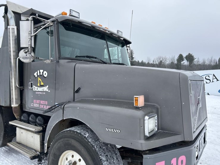 #1042-•-2000-volvo-quad-axle-dump-truck-image-20