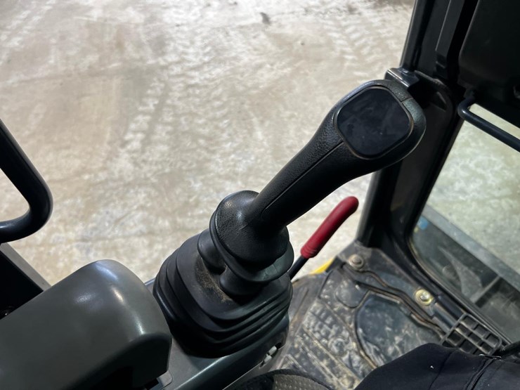 2019-deere-26g-image-31
