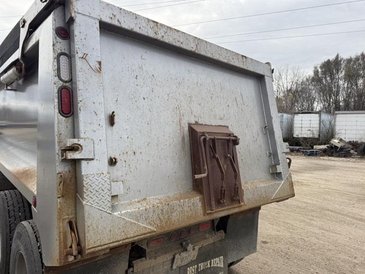 2014-kenworth-t800-image-19