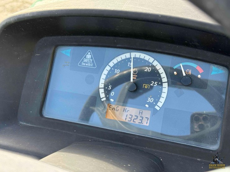 john-deere-4044m-image-15