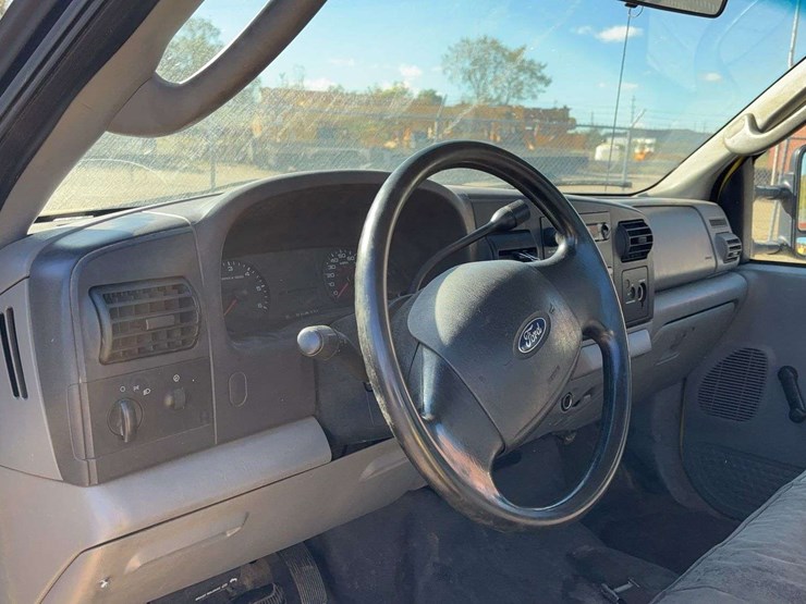 2005-ford-f350-image-24