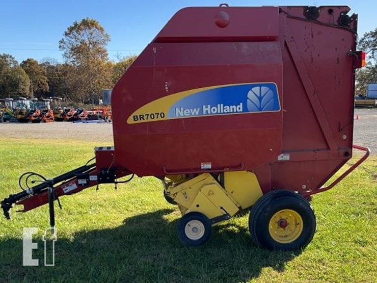 2010-new-holland-br7070-image-1