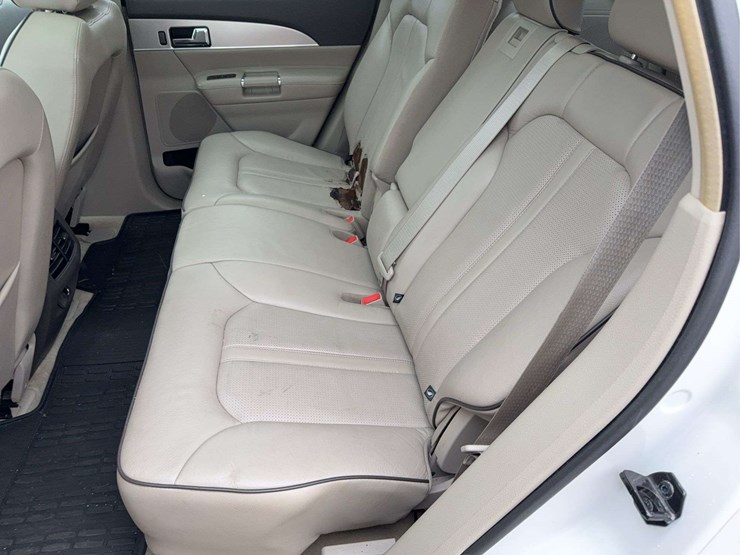 2012-lincoln-mkx-image-38