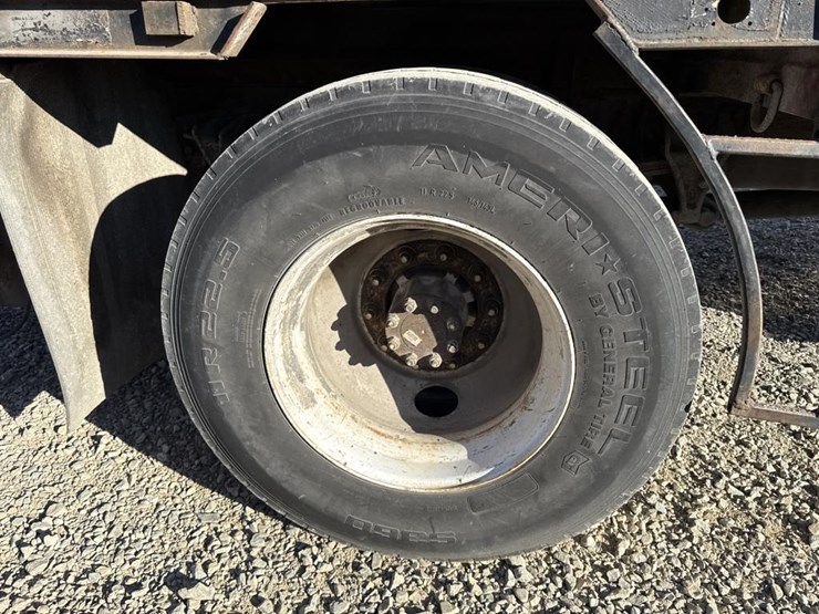 2005-international-durastar-4300-image-82