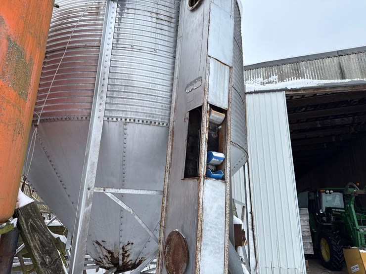 bin-and-grain-leg-image-5