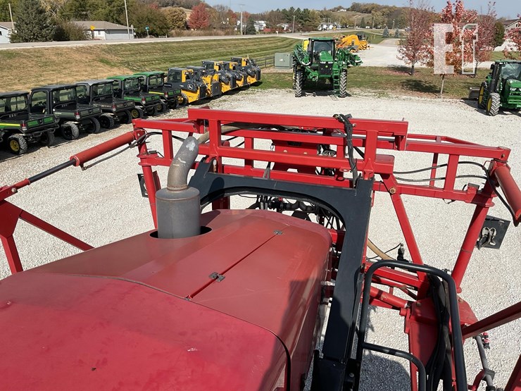 case-ih-patriot-3330-image-45