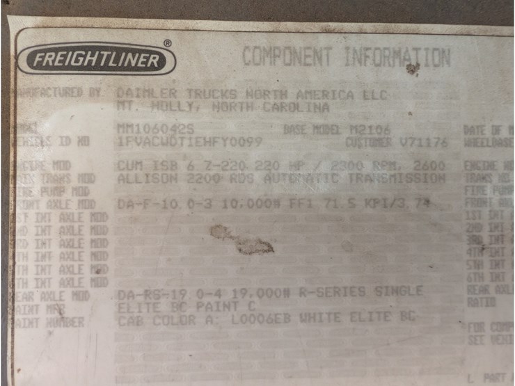 2014-freightliner-m2-106-image-25