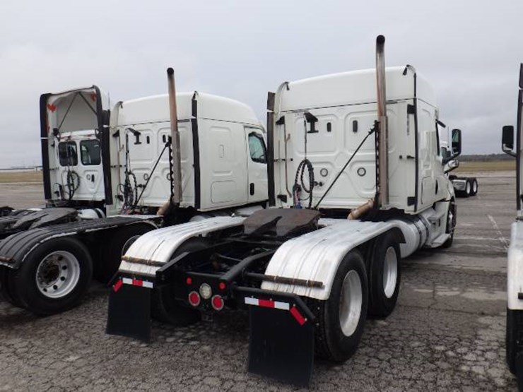 freightliner-cascadia-126-image-10