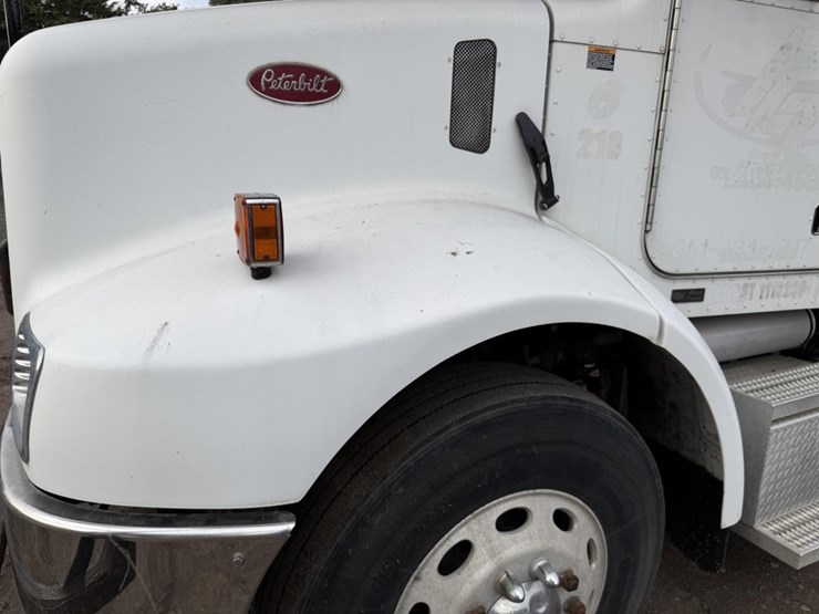 peterbilt-330-image-12