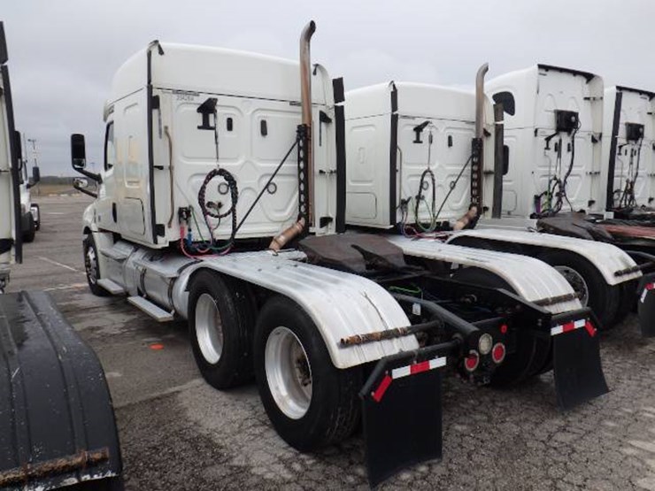 freightliner-cascadia-126-image-14