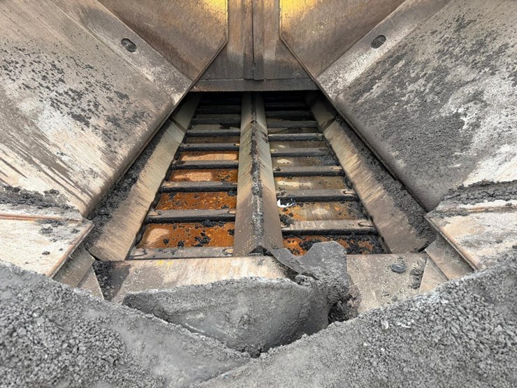 2015-caterpillar-ap-555e-image-12