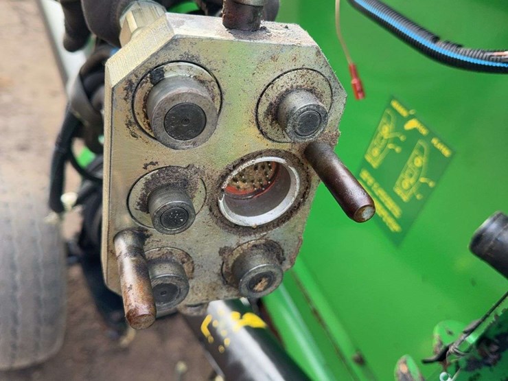 john-deere-630f-image-8