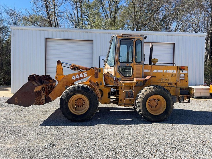 john-deere-444-image-2