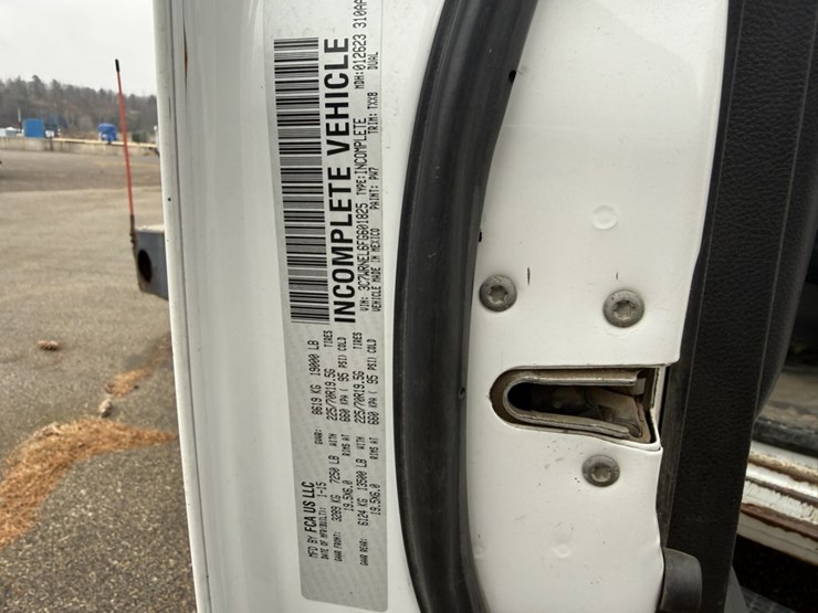 #1830-•-2015-ram-5500-4x4-service-truck-image-50