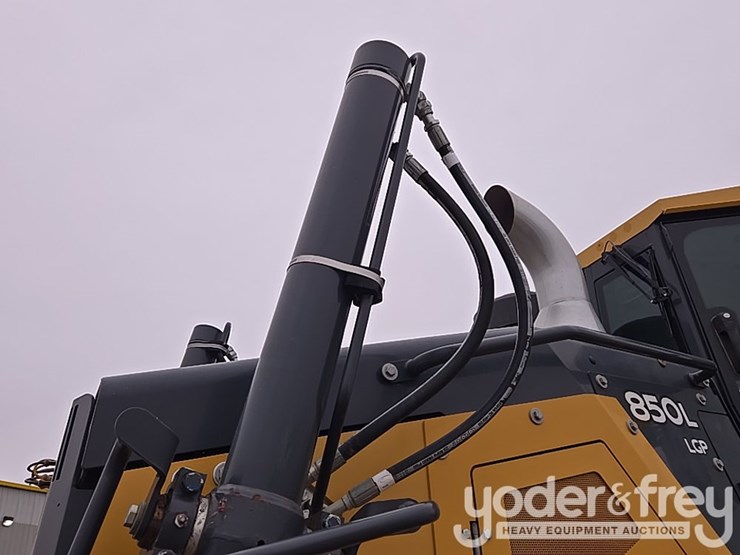 2019-deere-850l-lgp-image-48