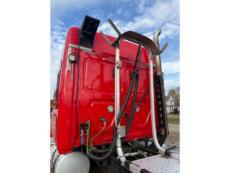 2019-freightliner-cascadia-125-image-8