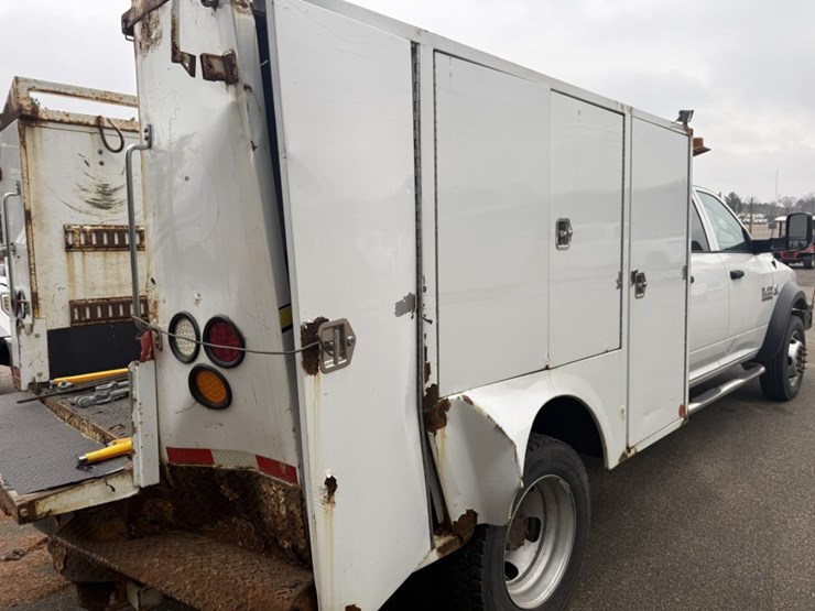 #1830-•-2015-ram-5500-4x4-service-truck-image-25