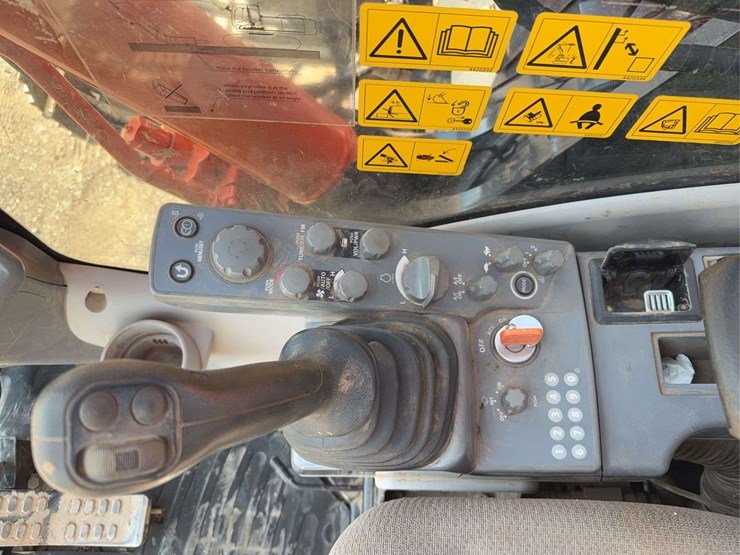 hitachi-225-excavator-image-52