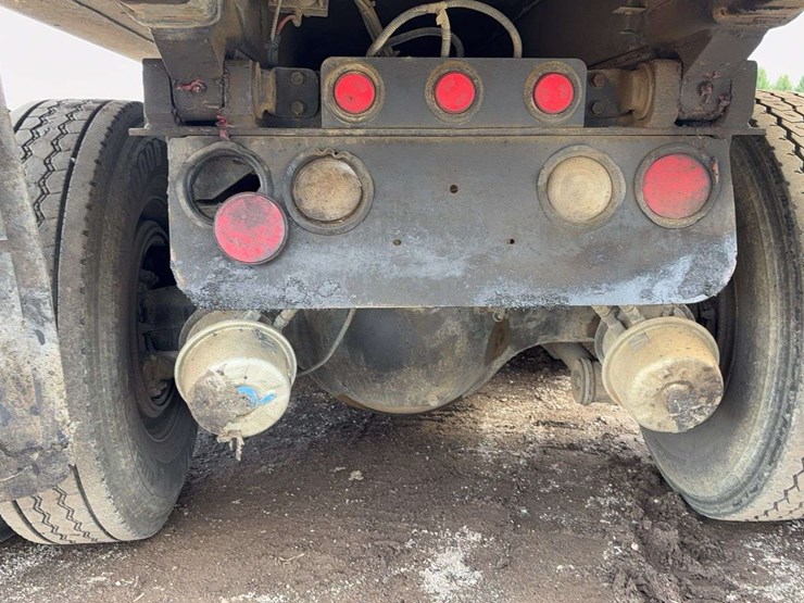 2017-kenworth-t880-image-14