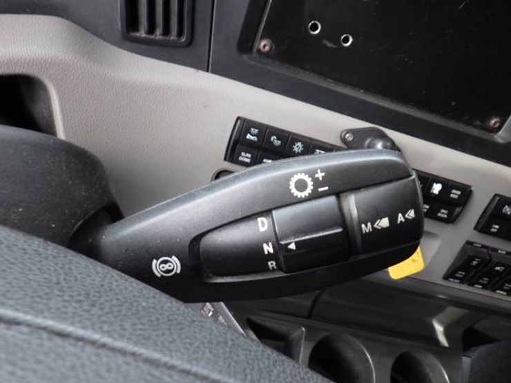 freightliner-cascadia-126-image-20