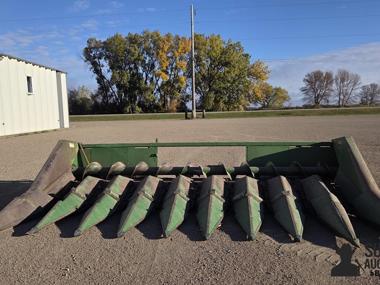 john-deere-9r22-corn-head-image-2