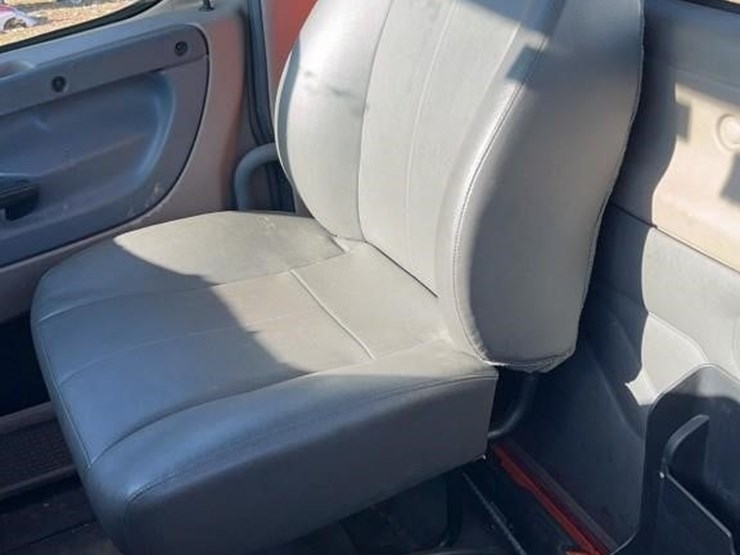 2016-freightliner-cascadia-125-image-18