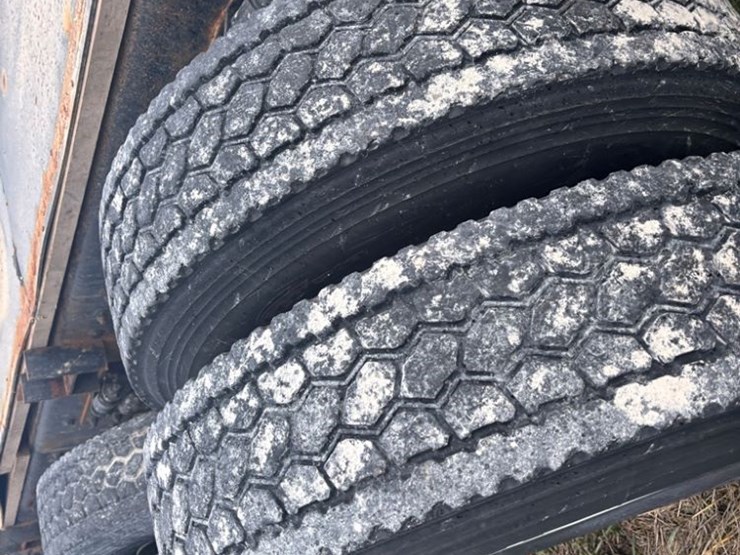 freightliner-114sd-image-55