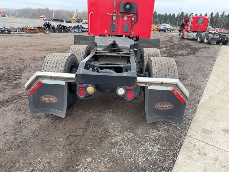 2019-peterbilt-579-image-14