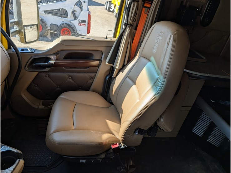 2020-kenworth-t680-image-27