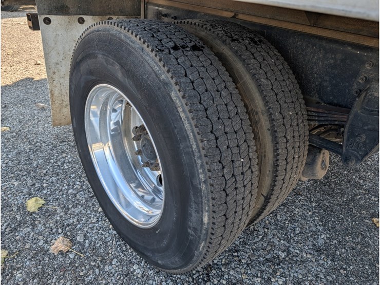 2017-peterbilt-337-image-6