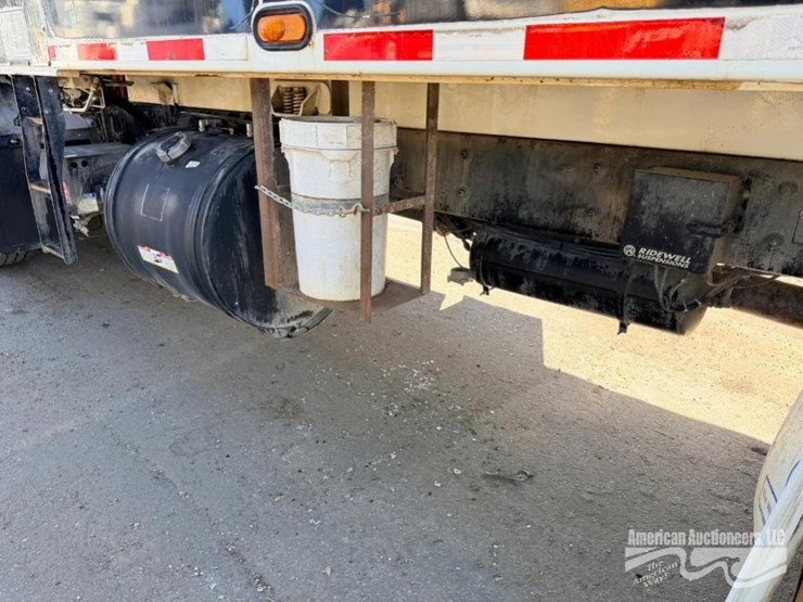 2013-crane-carrier-co.-garbage-truck-image-24