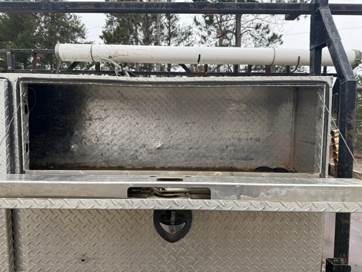 2011-ford-f550-image-18