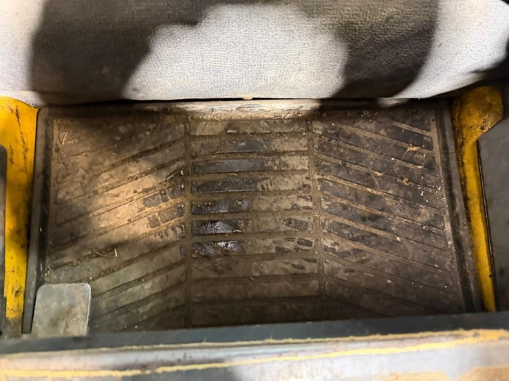 2015-gehl-v270-image-18