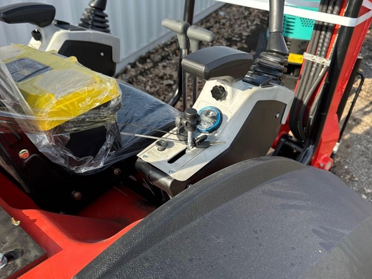 new-cfg-industry-co-mini-excavator-model-qk30r-image-10