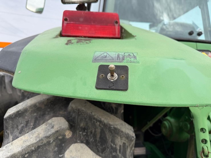 2000-john-deere-7810-image-17