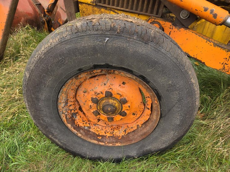 john-deere-300-image-44