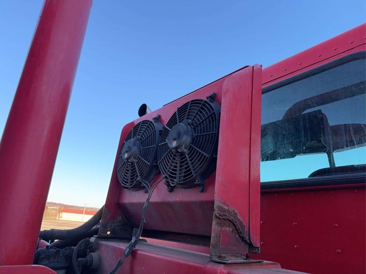 2004-peterbilt-357-image-42