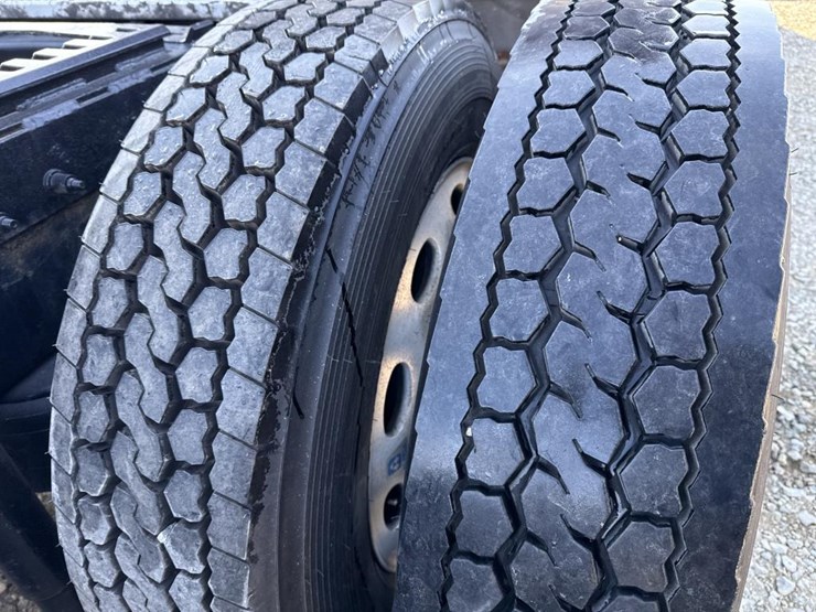 2012-peterbilt-389-image-100