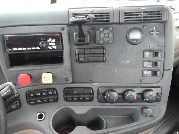 freightliner-cascadia-125-image-17