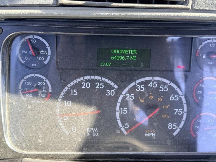 2007-freightliner-columbia-120-image-64