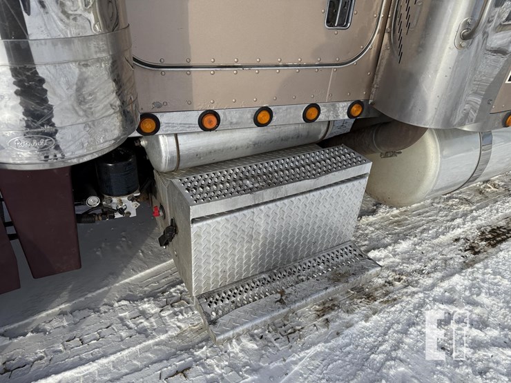 2004-peterbilt-379-image-32
