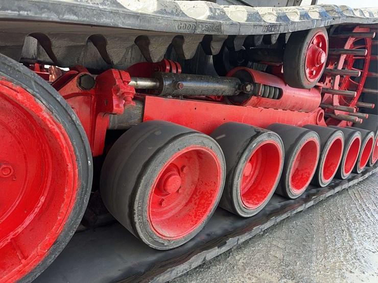 2005-massey-ferguson-6465-image-13