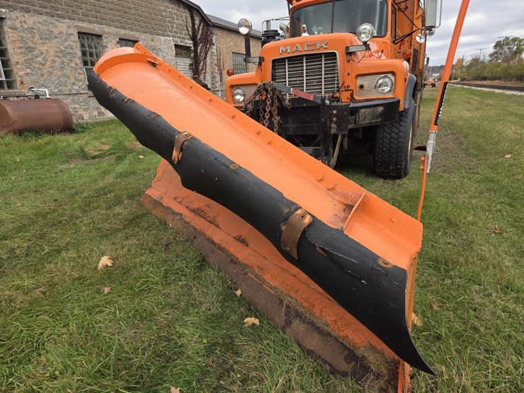 mack-rd690s-image-11