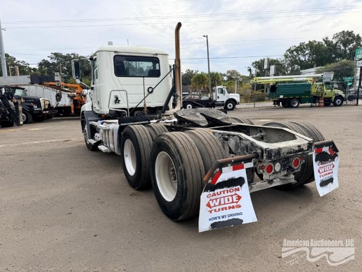 2015-mack-cxu613-truck,-vin-#-1m1aw02y7fm051566-image-5