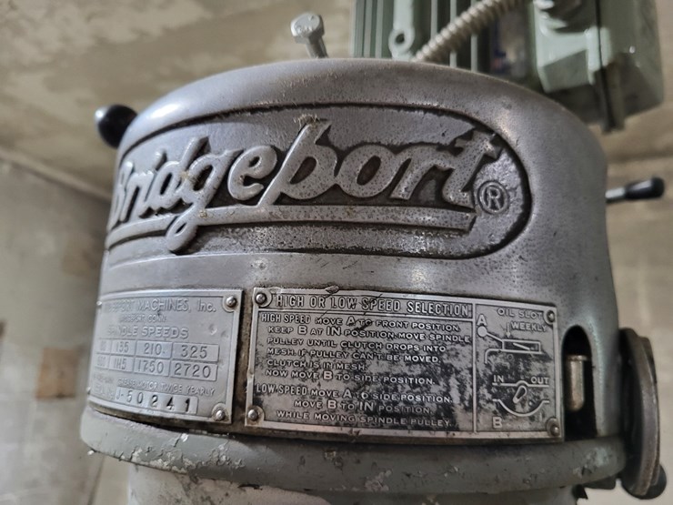 bridgeport-mill-w/phase-convertor-and-tools-image-2