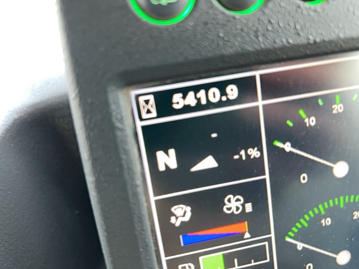 2019-deere-260e-image-22